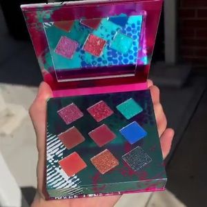 Living In Color pallet- Hank & Henry Pallet